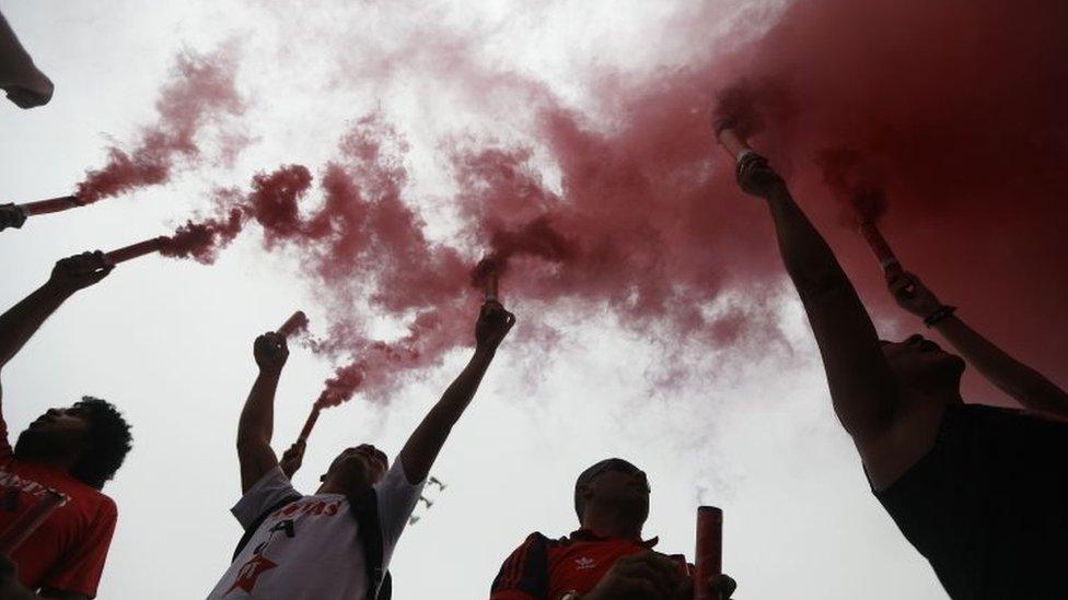 Protesters rally at a demonstration and concert in Rio de Janeiro calling for direct presidential elections (28 May 2017)