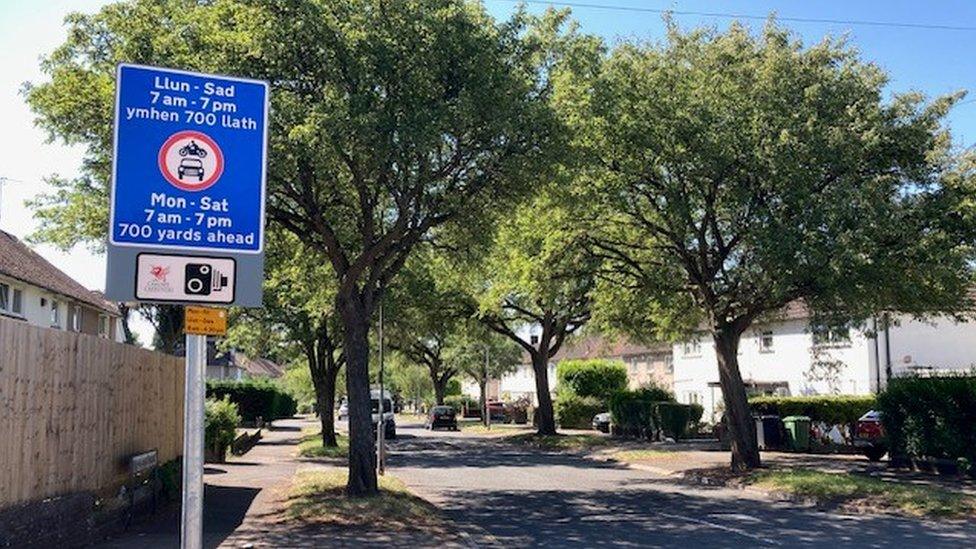 Permit gate sign