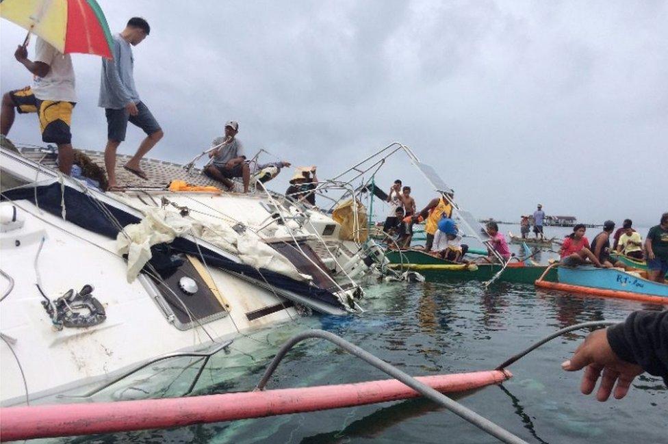 Filipino fishermen recovering the drifting yacht