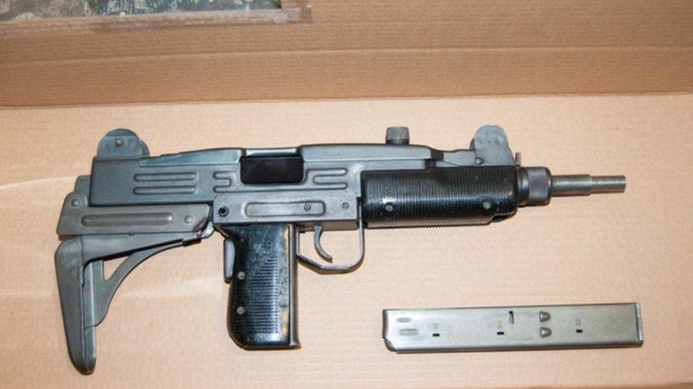 Sub machine gun