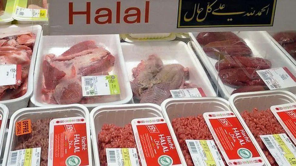 Trays of meat. They are all labelled halal. There is mincemeat along with chicken and steaks.
