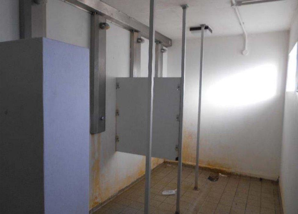 Showers at HMP Onley