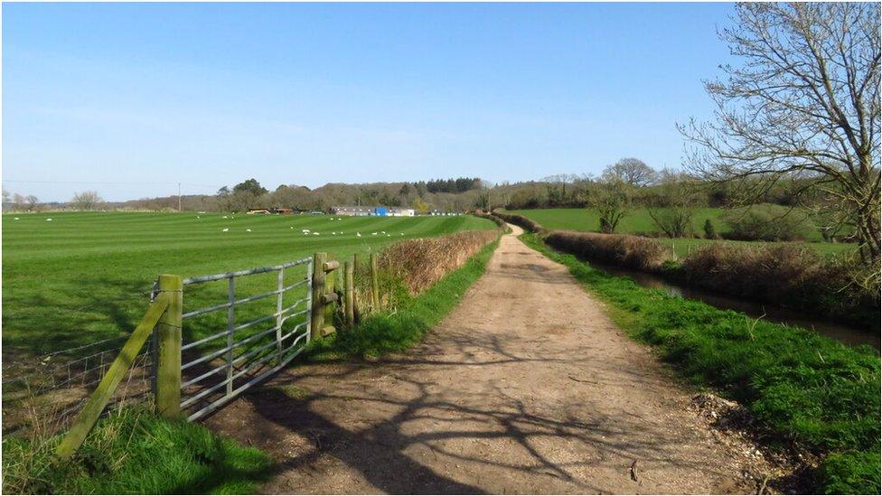 Footpath leading to Folds Farm