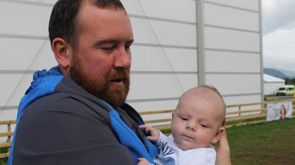 Babi wyth wythnos oed gyda'i dad ar y maes // An eight-week-old baby on the maes with his father