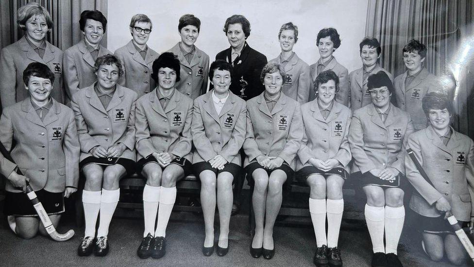 Janet Hopkin, Margaret Edwards, Margaret Thomas, Beti-Wyn Williams, Lynne Thomas, Eirianwen Thomas, Marion Williams, Anne Ellis, Mair Evans