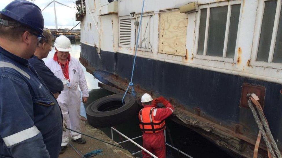 Work on TS Queen Mary