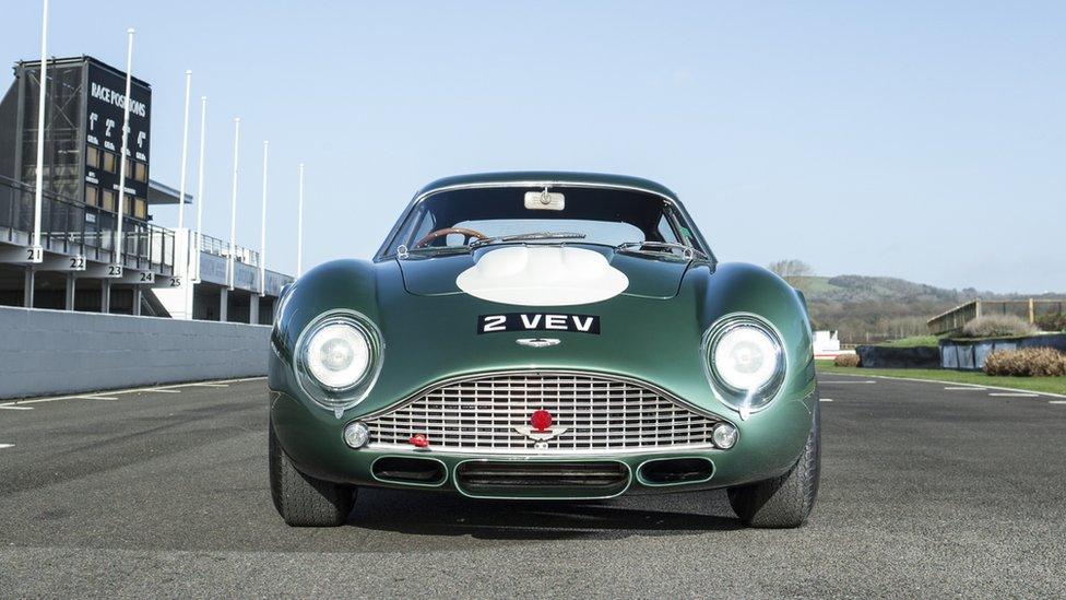 Aston Martin DB4