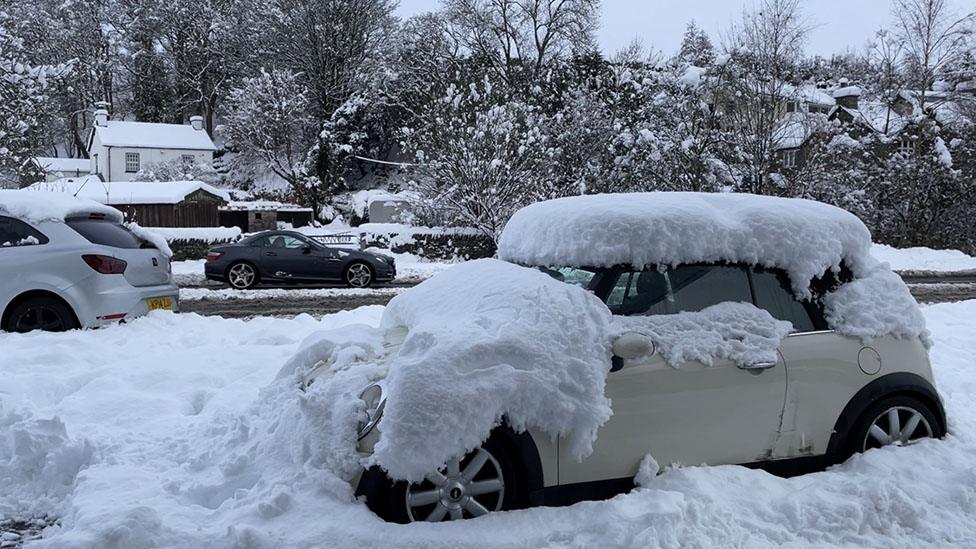 Thick snow on cars