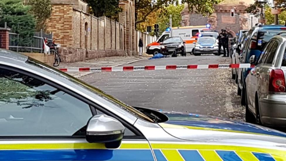 Scene near synagogue, Halle, 9 Oct 19