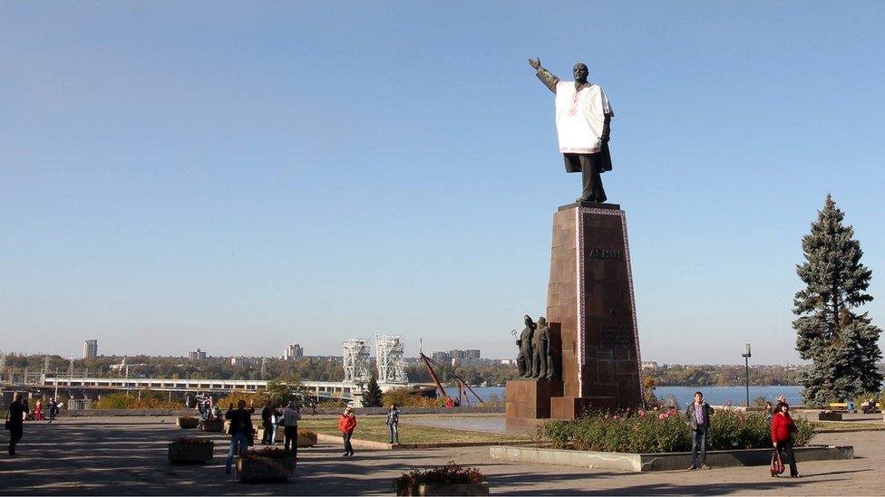 Statue with a shirt on