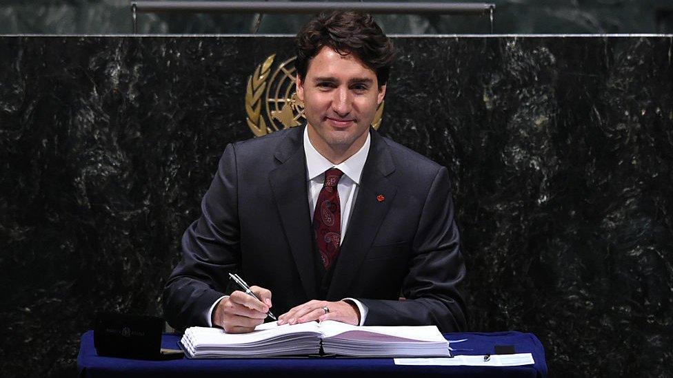 Justin Trudeau signs the Paris climate change accord