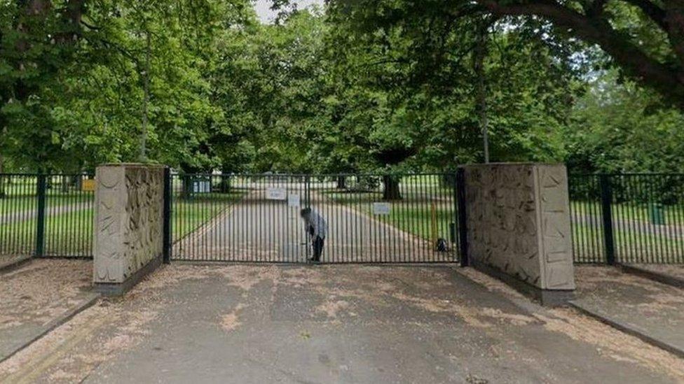 Picture of the park gates