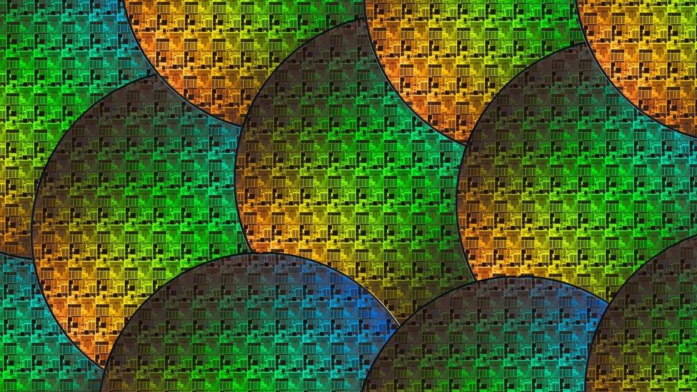 Lled-ddargludyddion silicon