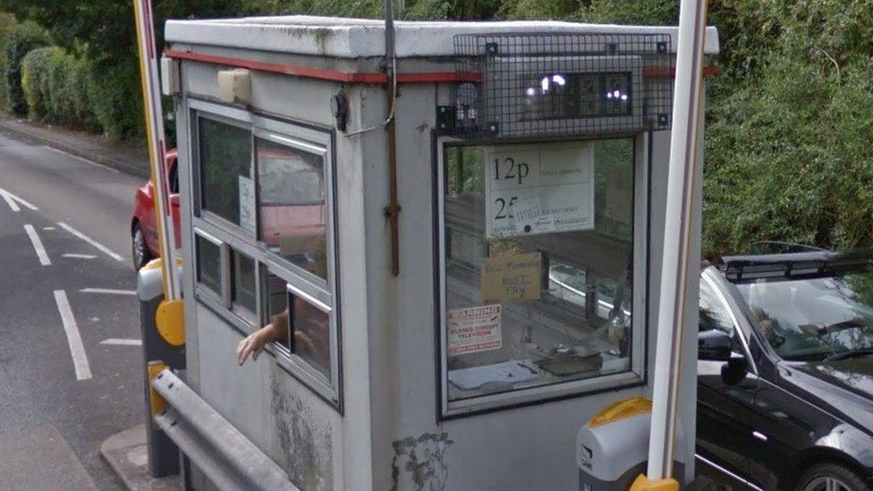 Warburton Toll Bridge booth