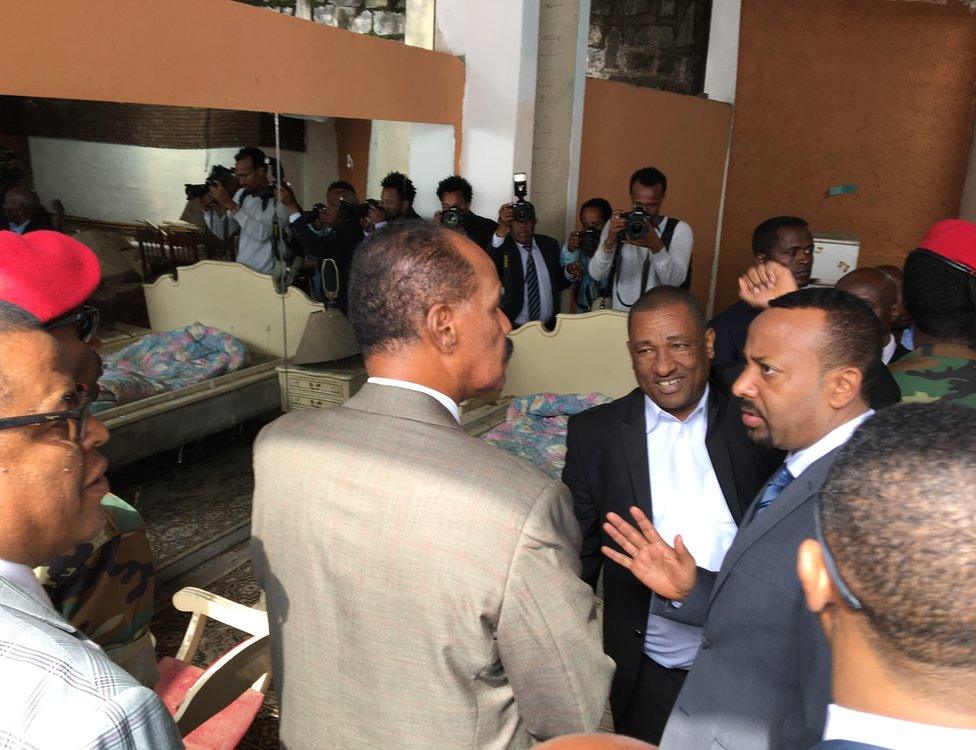 President Isaias (L) and Prime Minister Abiy (R) talk inside the former embassy