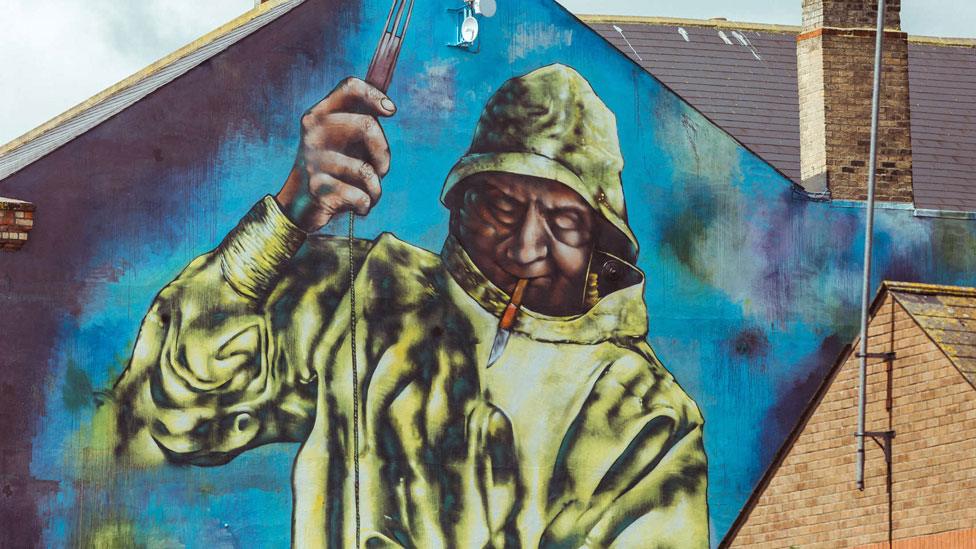 Mural of fisherman, Hessle Road