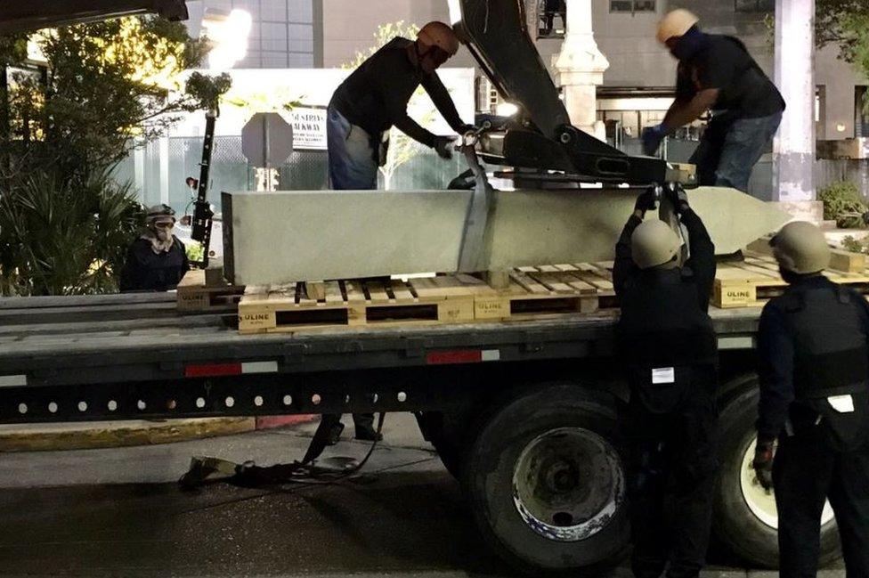 New Orleans remove statues