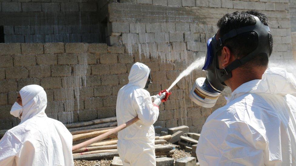 Members of civil defence force clean buildings contaminated by chemicals after attack on Taza in northern Iraq (13 March 2016)