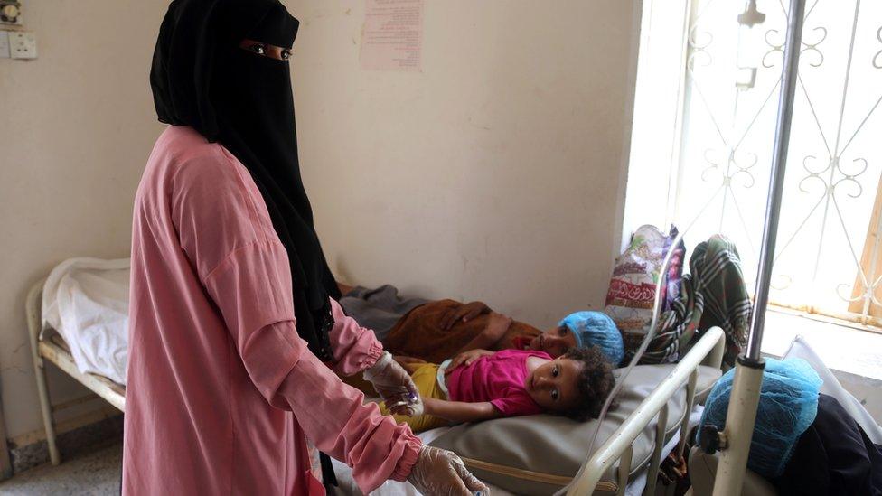 A Yemeni child suspected of having been infected by cholera is treated at a hospital in Hudaydah, 26 May 2018