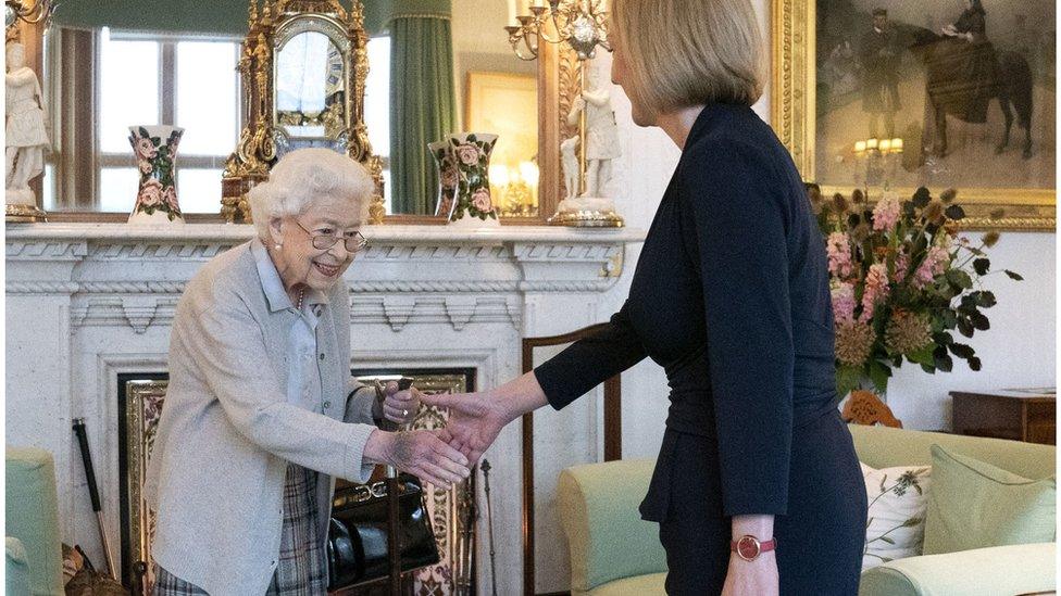 the queen shakes hands with prime minister liz truss