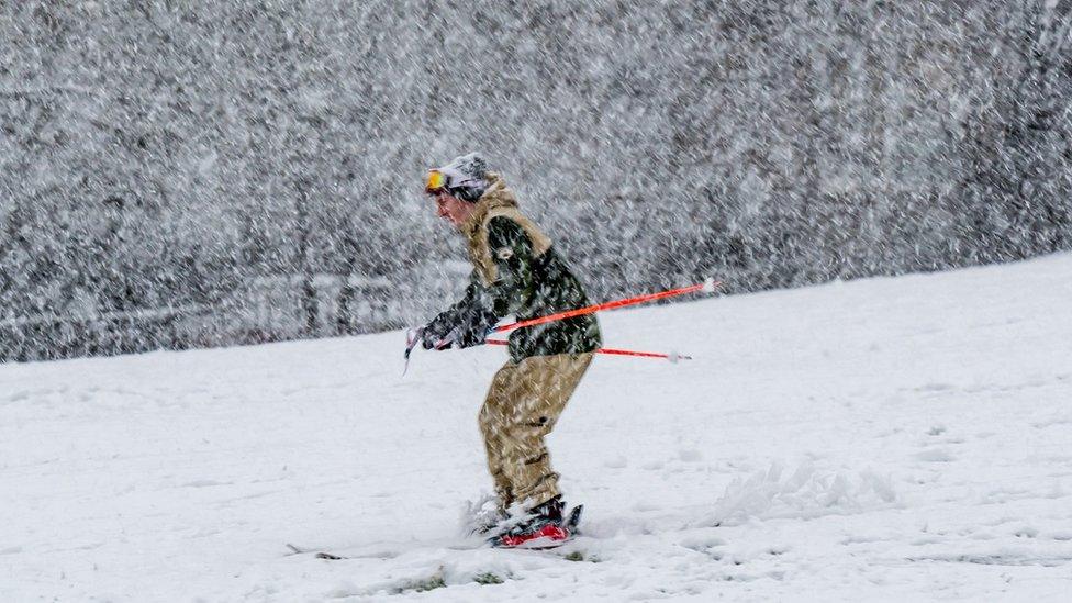 Man skiing at South Park, Oxford