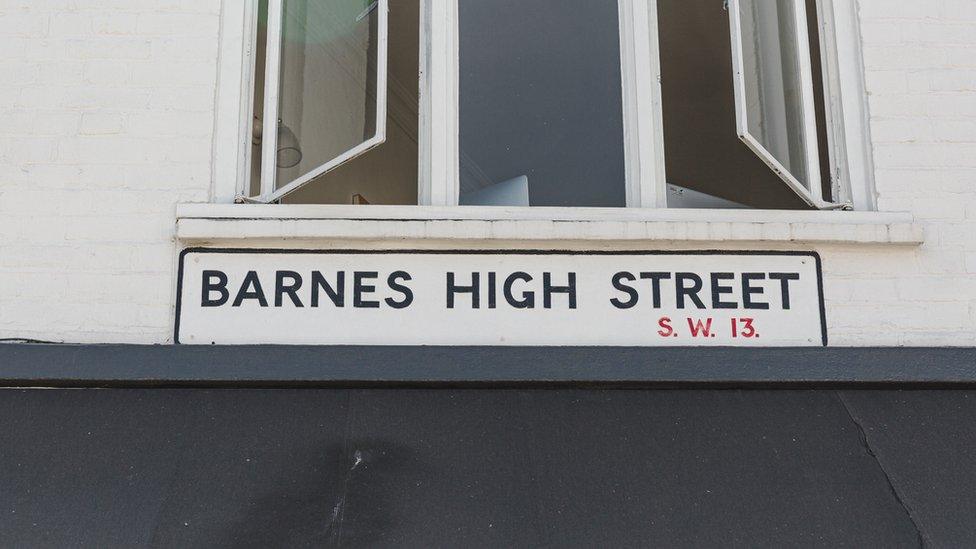 Barnes High Street road sign