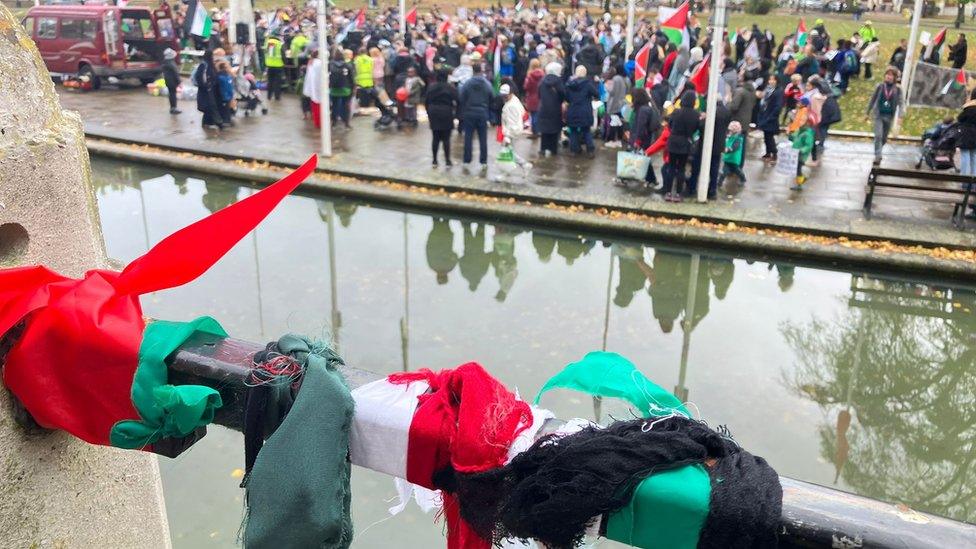 Palestinian colours on railing