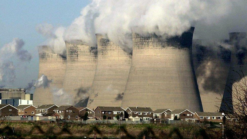 Ferrybridge: Plans to redevelop former power station approved - BBC News