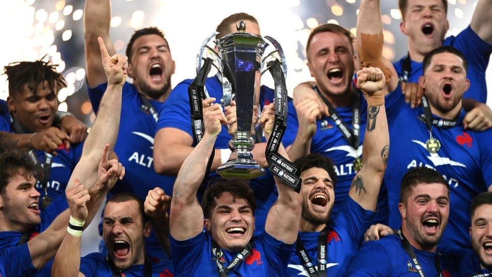 France lifting 2022 Six Nations trophy