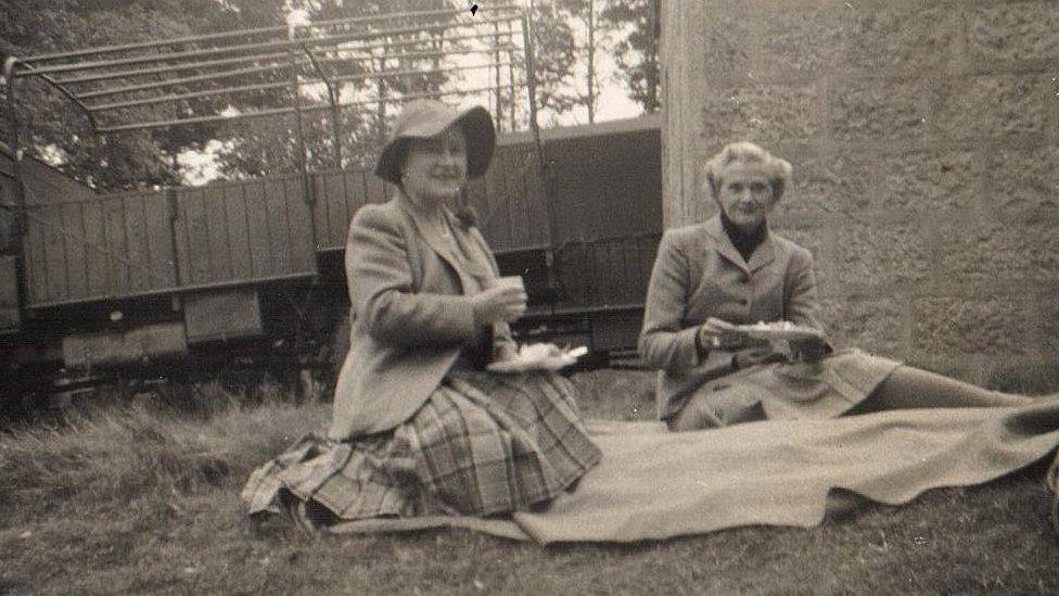 Queen Mother with Du Maurier