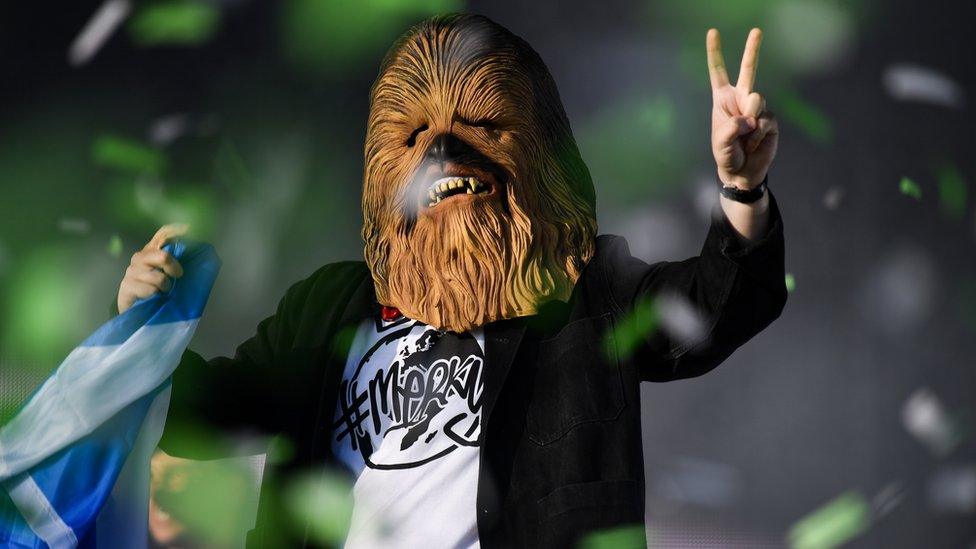 Lewis Capaldi in a Chewbacca mask