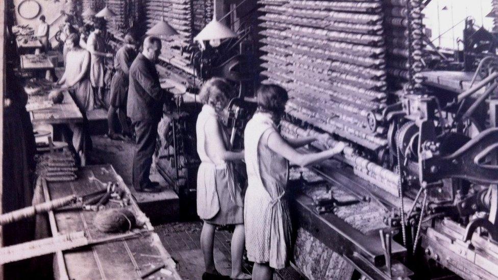 1920 factory workers at Tomkinsons
