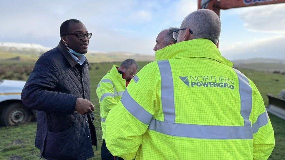 Business Secretary talking to Northern Powergrid workers