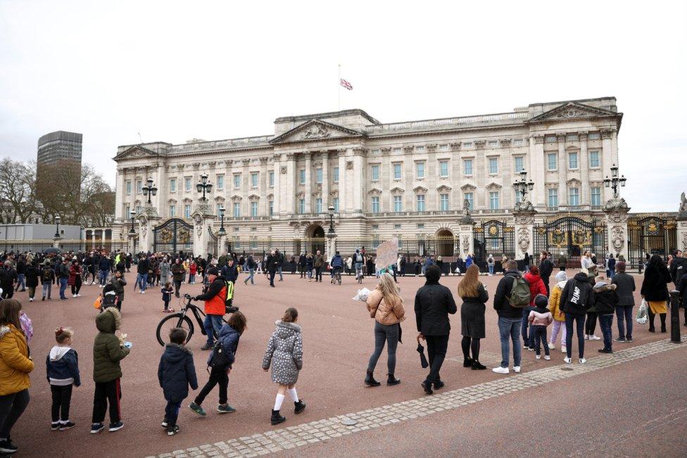 People queue outside Buckingham Palace after Britain's Prince Philip died at the age of 99. 10 April 2021.