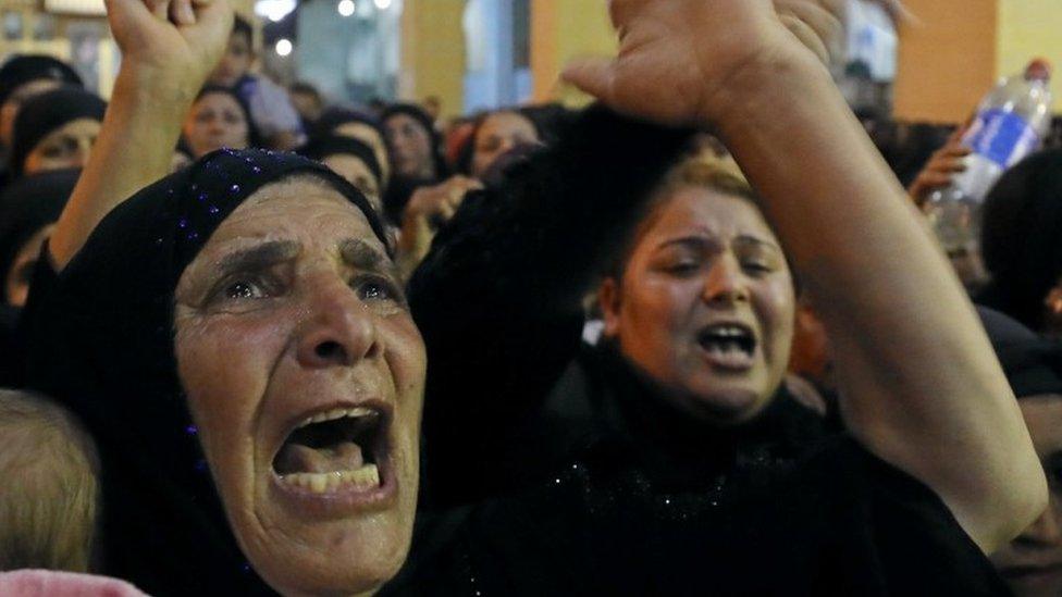 Relatives of victims of the attack react at their funerals in Minya (26 May 2017)