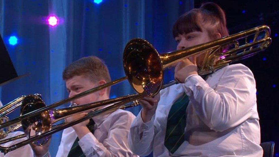 Bandiau Pres Dosbarth 4 (15) / Brass Bands Section 4 (15)