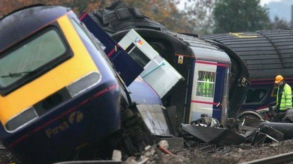 Ufton Nervet rail crash in November 2004