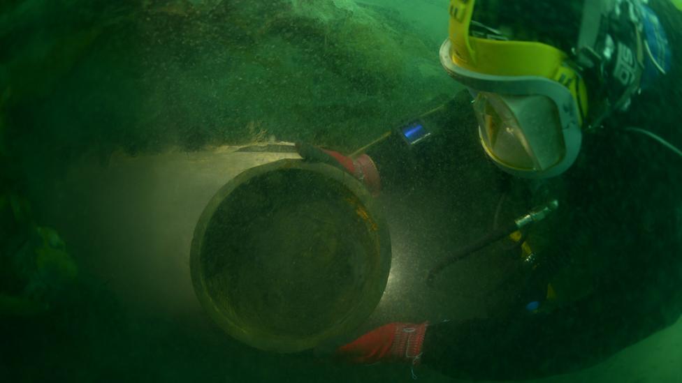 Diver and bowl