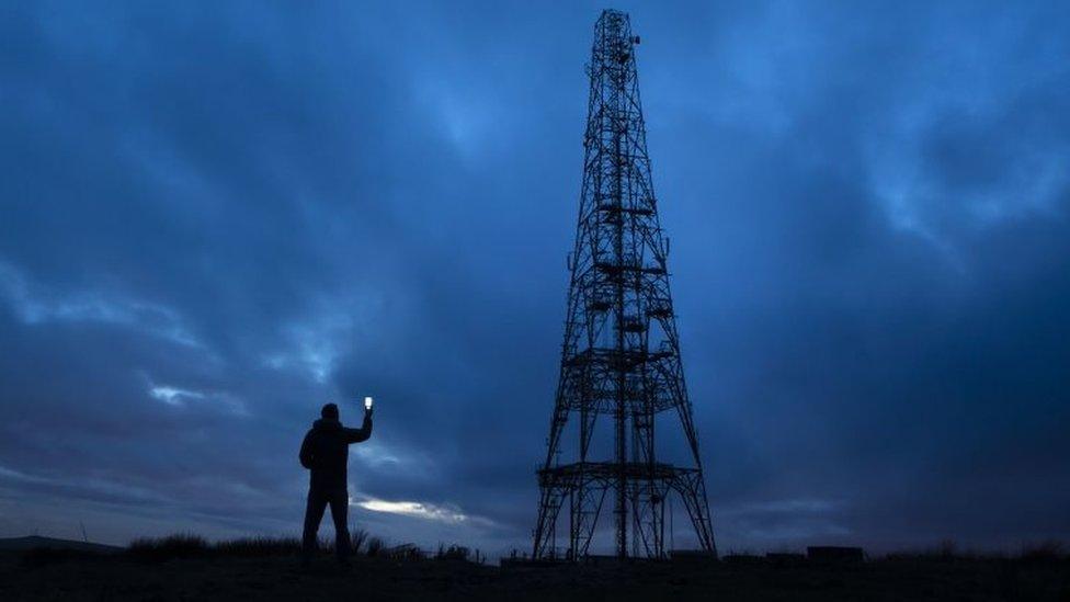 Mobile phone mast