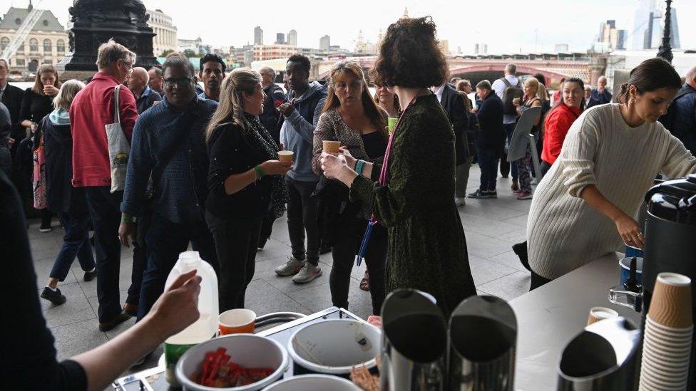 people running a coffee stop in the queue