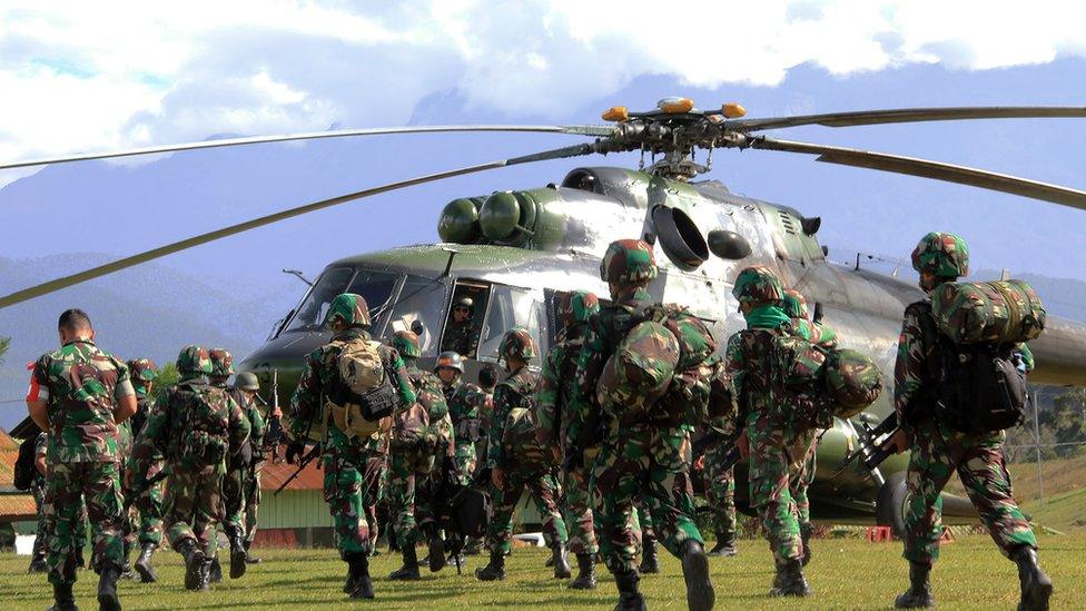 Indonesian military go to retrieve bodies of construction workers in Nduga