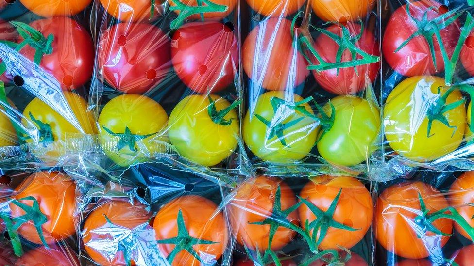 tomatoes-in-plastic.