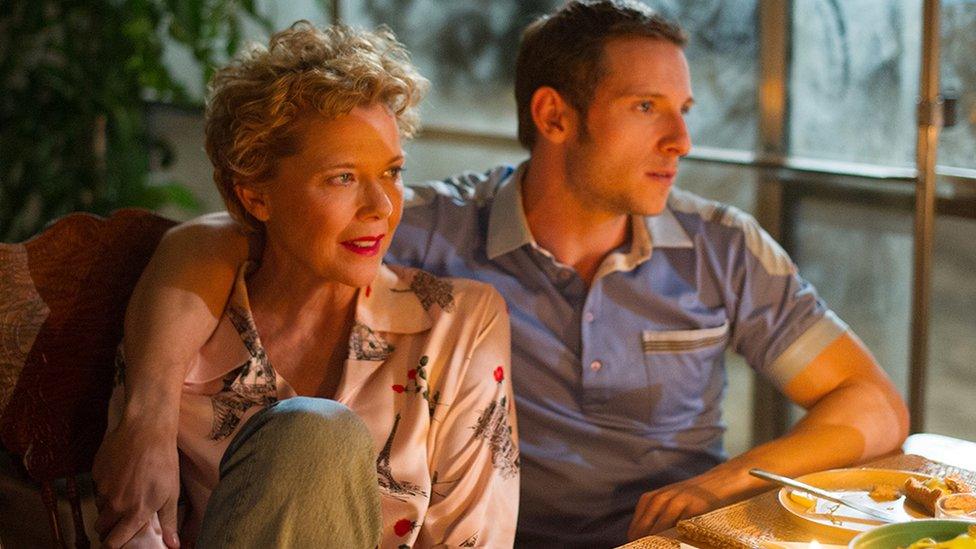 Annette Bening and Jamie Bell in Film Stars Don't Die in Liverpool