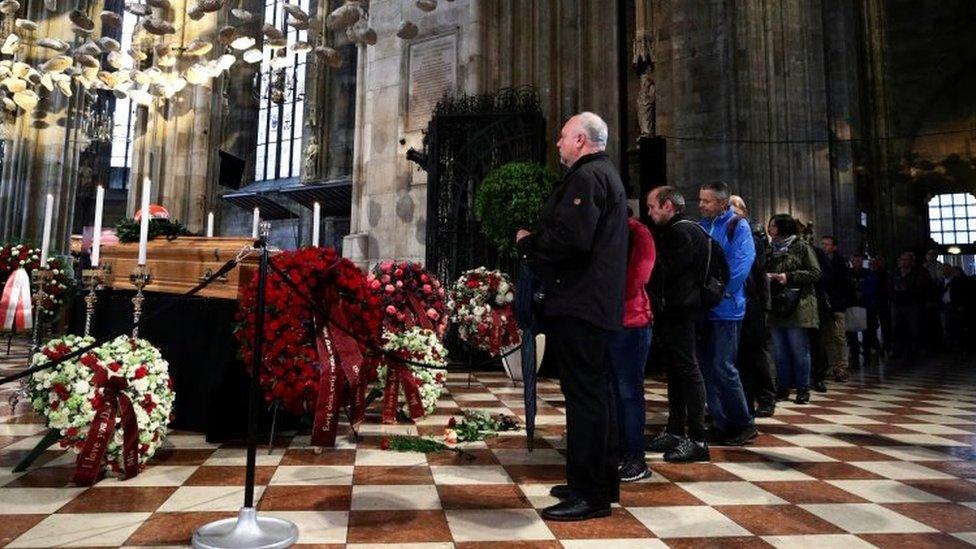 Mourners pay their last respect to Niki Lauda at St Stephen's cathedral in Vienna, Austria. Photo: 29 May 2019