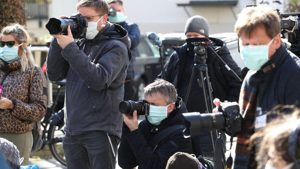 journalists wearing facemasks