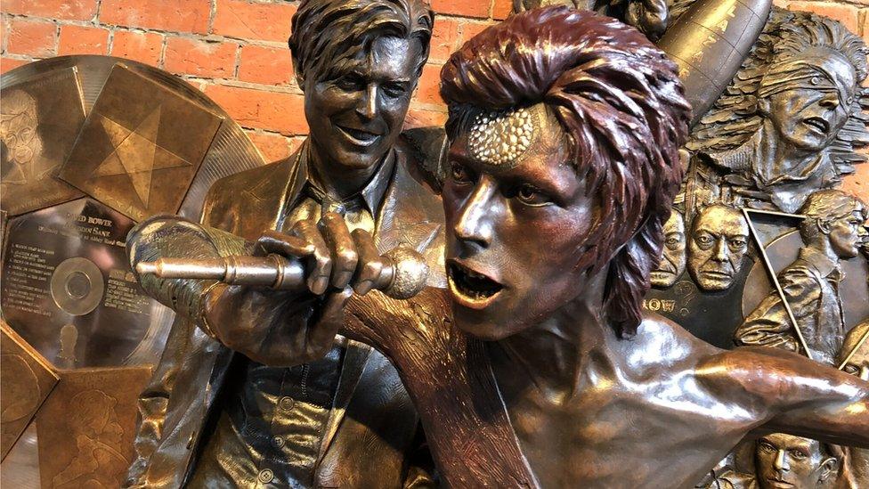 Bowie statue