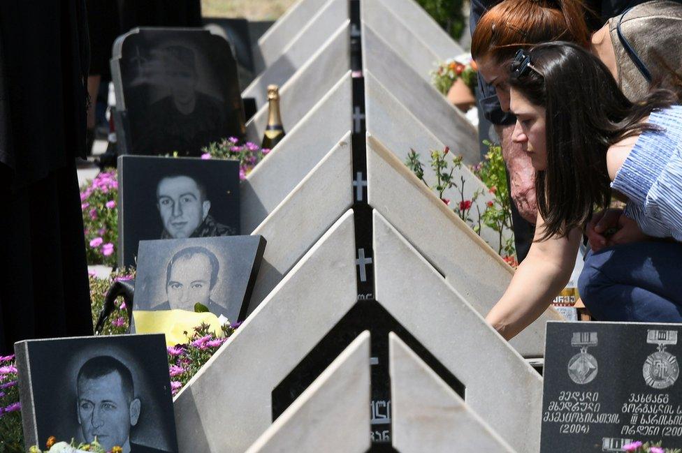 Mourning ceremony in Tbilisi, 8 Aug 17