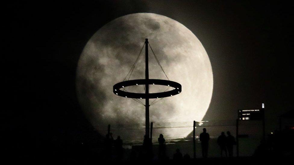 Sky-gazers in Singapore were treated to this sight of the super blue moon rising