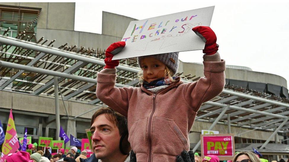 child-holding-sign-during-teacher-strike-in-scotland.