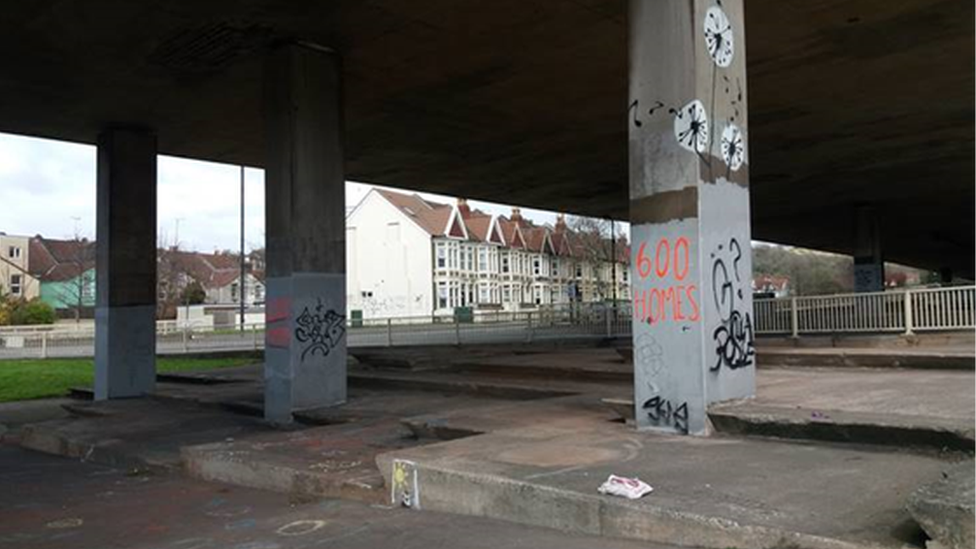 Image of the Eastville viadusct. Graffiti can be seen.